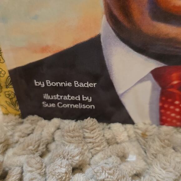 New Little Golden Book Martin Luther King Jr.‎ Children's history story book - Picture 3 of 6